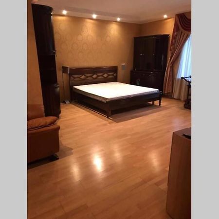One Bedroom Kreschatik Str 4 Kiev Dış mekan fotoğraf