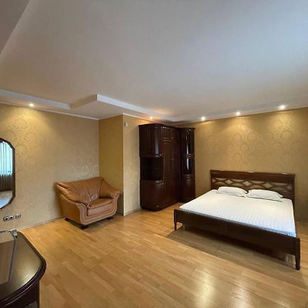 One Bedroom Kreschatik Str 4 Kiev Dış mekan fotoğraf