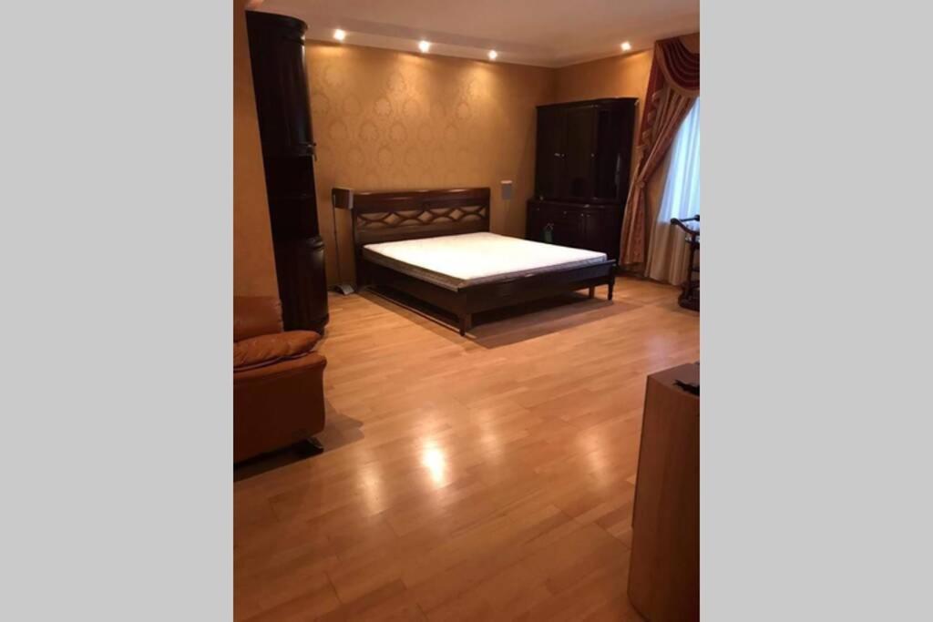 One Bedroom Kreschatik Str 4 Kiev Dış mekan fotoğraf