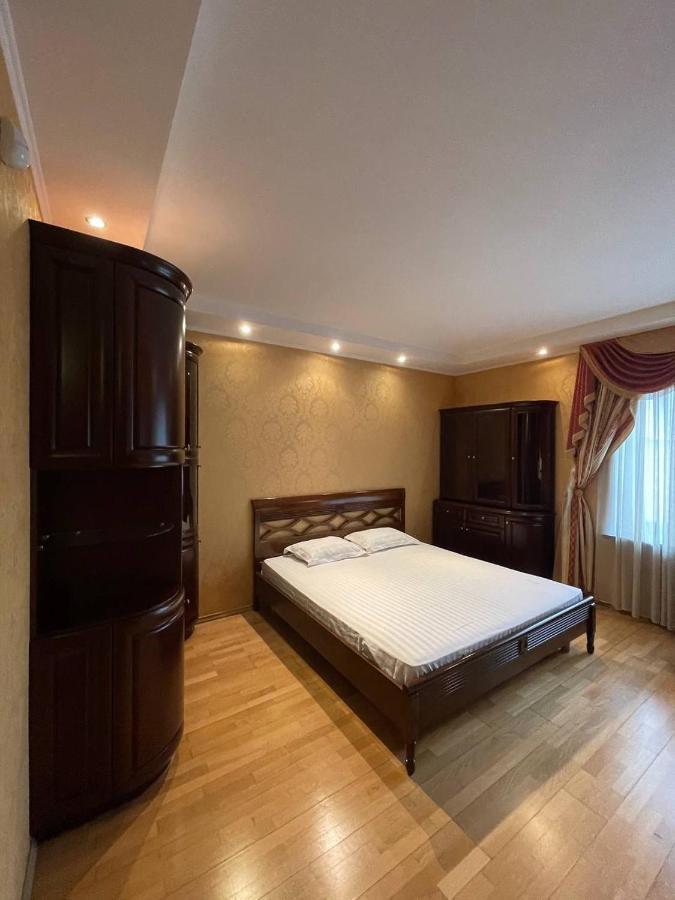 One Bedroom Kreschatik Str 4 Kiev Dış mekan fotoğraf