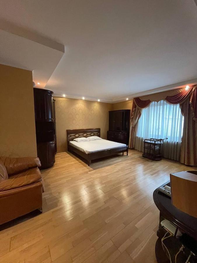 One Bedroom Kreschatik Str 4 Kiev Dış mekan fotoğraf