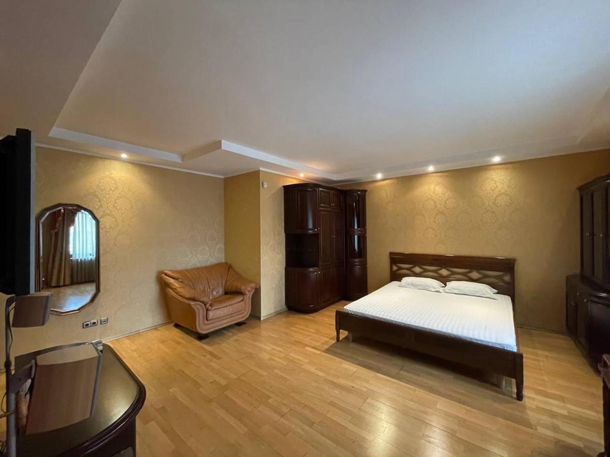 One Bedroom Kreschatik Str 4 Kiev Dış mekan fotoğraf