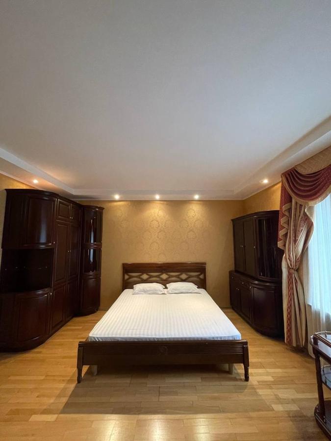 One Bedroom Kreschatik Str 4 Kiev Dış mekan fotoğraf