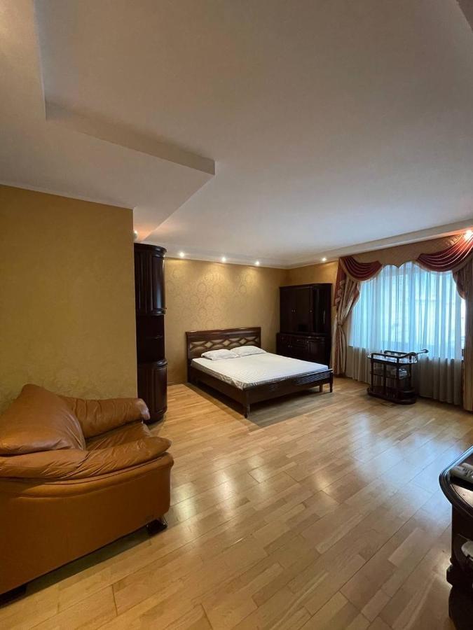 One Bedroom Kreschatik Str 4 Kiev Dış mekan fotoğraf