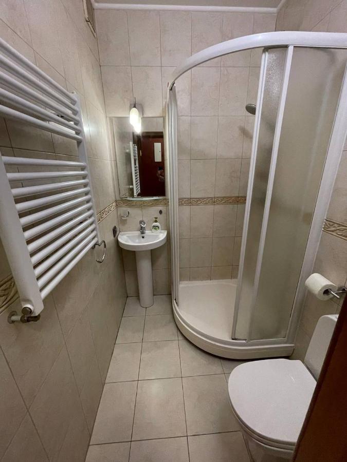 One Bedroom Kreschatik Str 4 Kiev Dış mekan fotoğraf